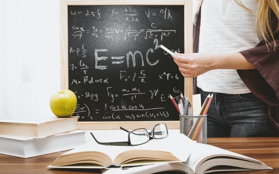 Tips Mudah Belajar Materi Fisika Kelas 12