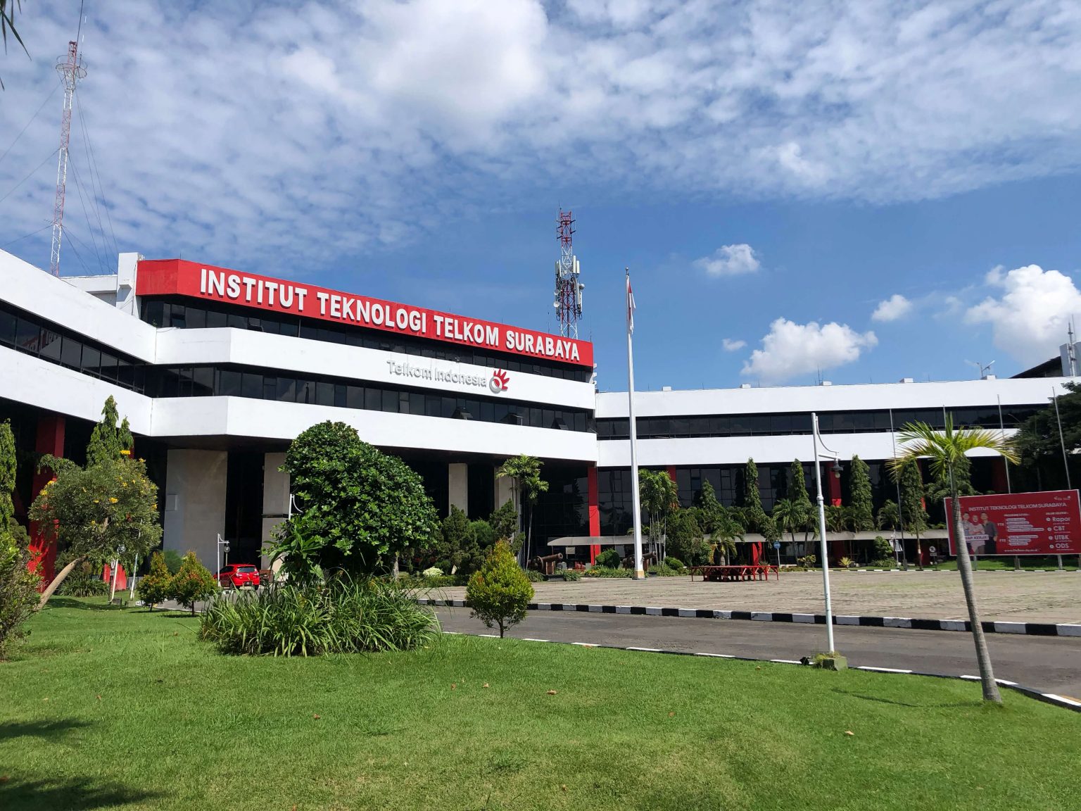 Institut Teknologi Telkom Surabaya