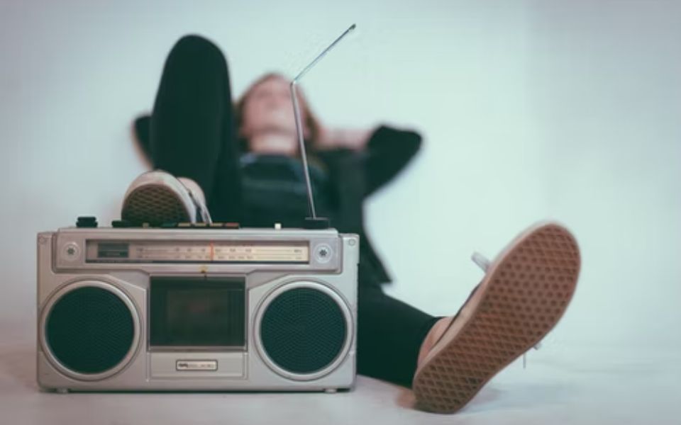 Apa Saja Radio Bahasa Inggris, Berikut Penjelasannya